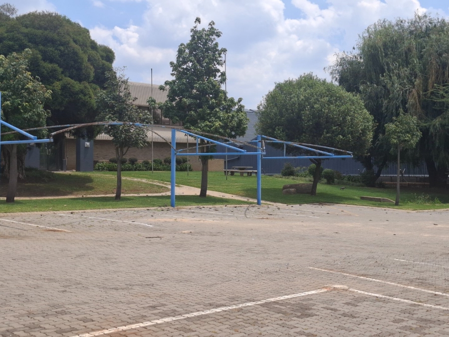 To Let commercial Property for Rent in Spartan Gauteng