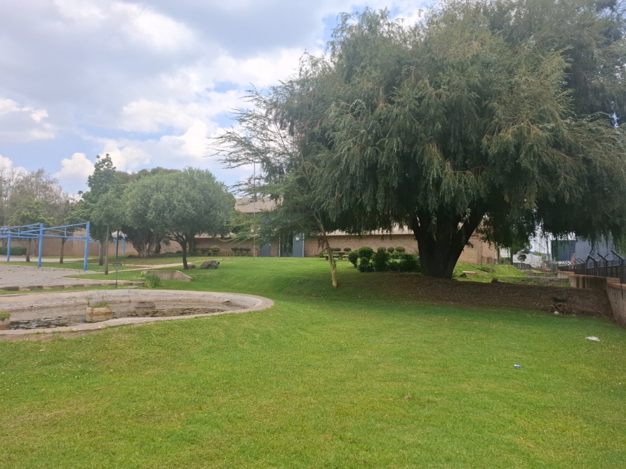 To Let commercial Property for Rent in Spartan Gauteng