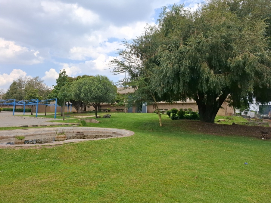 To Let commercial Property for Rent in Spartan Gauteng