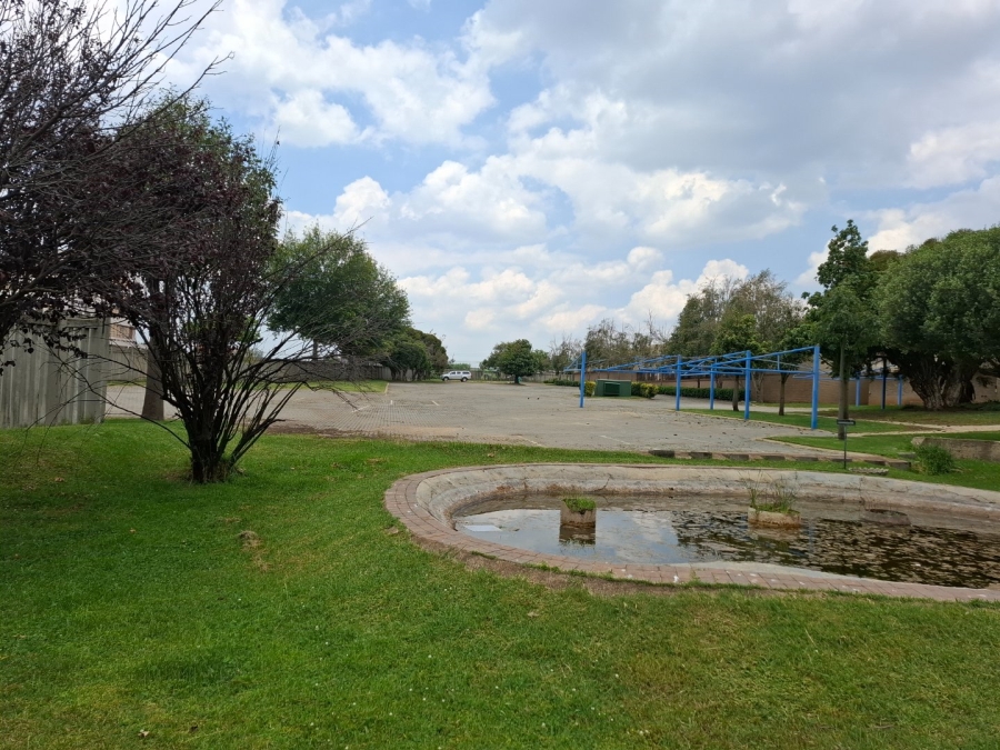 To Let commercial Property for Rent in Spartan Gauteng