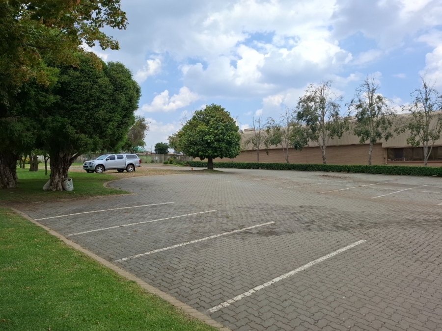 To Let commercial Property for Rent in Spartan Gauteng