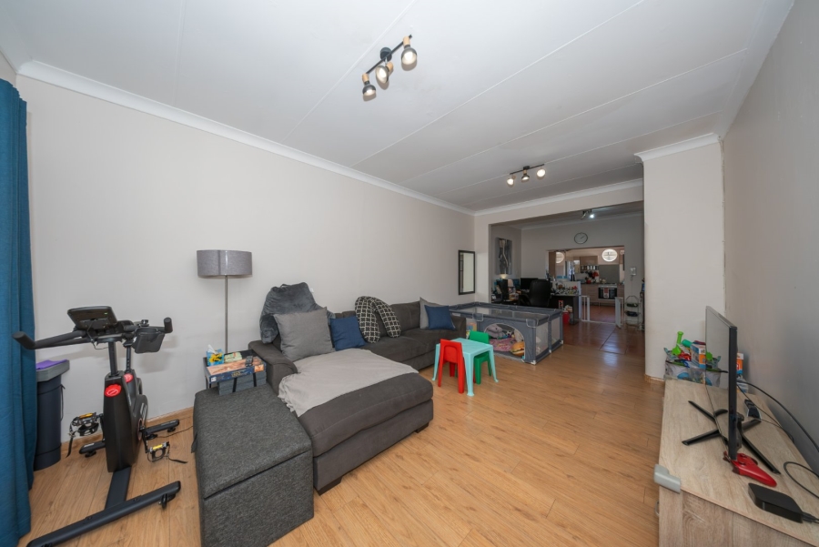 3 Bedroom Property for Sale in Lakeside Village Gauteng