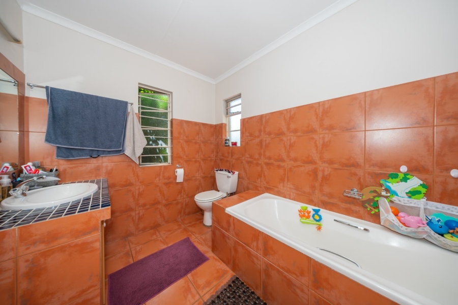 3 Bedroom Property for Sale in Lakeside Village Gauteng