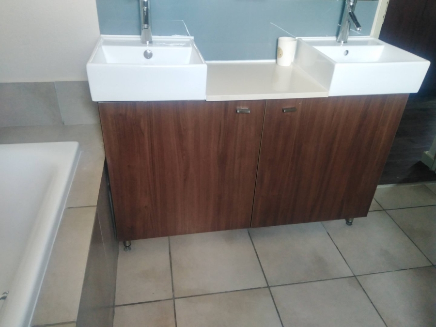 To Let 3 Bedroom Property for Rent in Fourways Gauteng