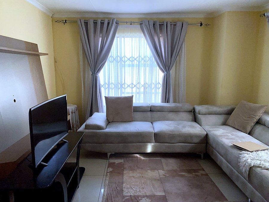 4 Bedroom Property for Sale in Fleurhof Gauteng