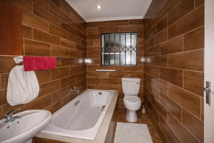 4 Bedroom Property for Sale in Fleurhof Gauteng