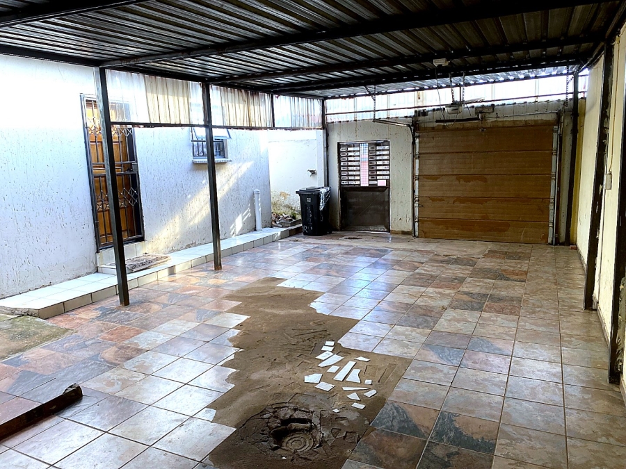 4 Bedroom Property for Sale in Fleurhof Gauteng