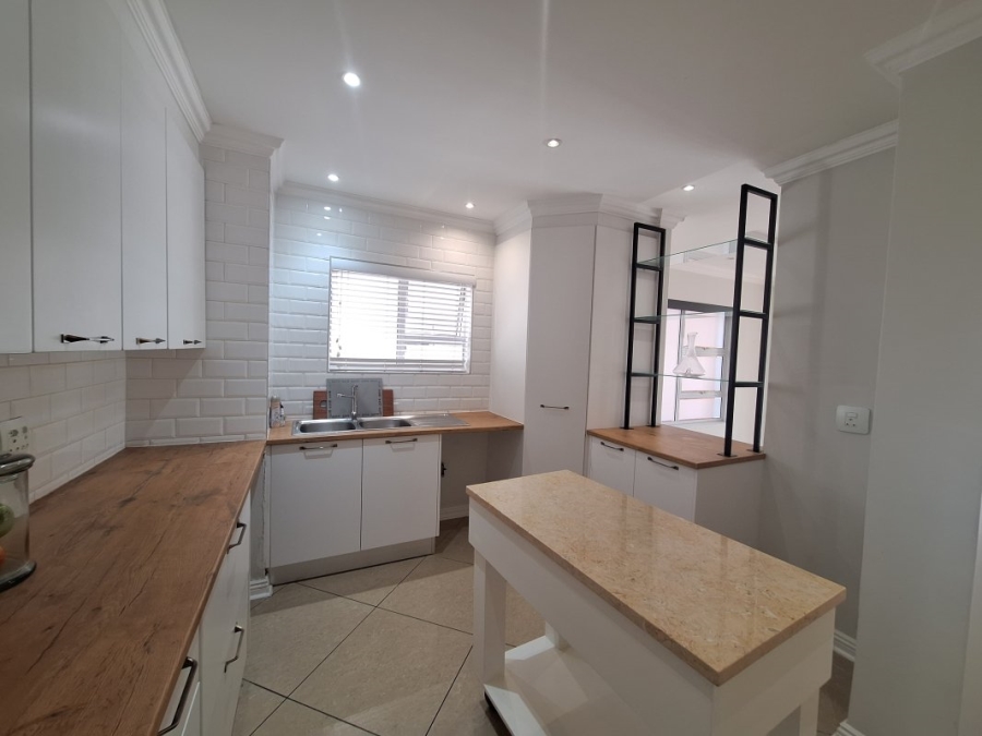 2 Bedroom Property for Sale in Greenstone Hill Gauteng