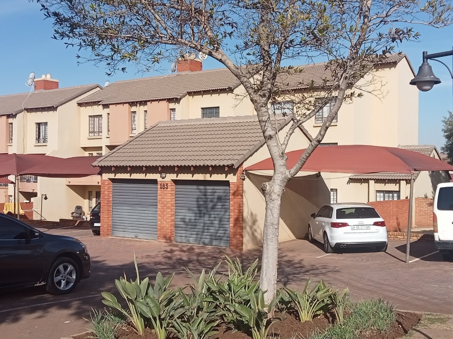 Bedroom Property for Sale in Noordwyk Gauteng