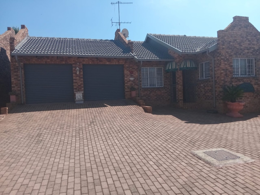 3 Bedroom Property for Sale in Noordheuwel Gauteng