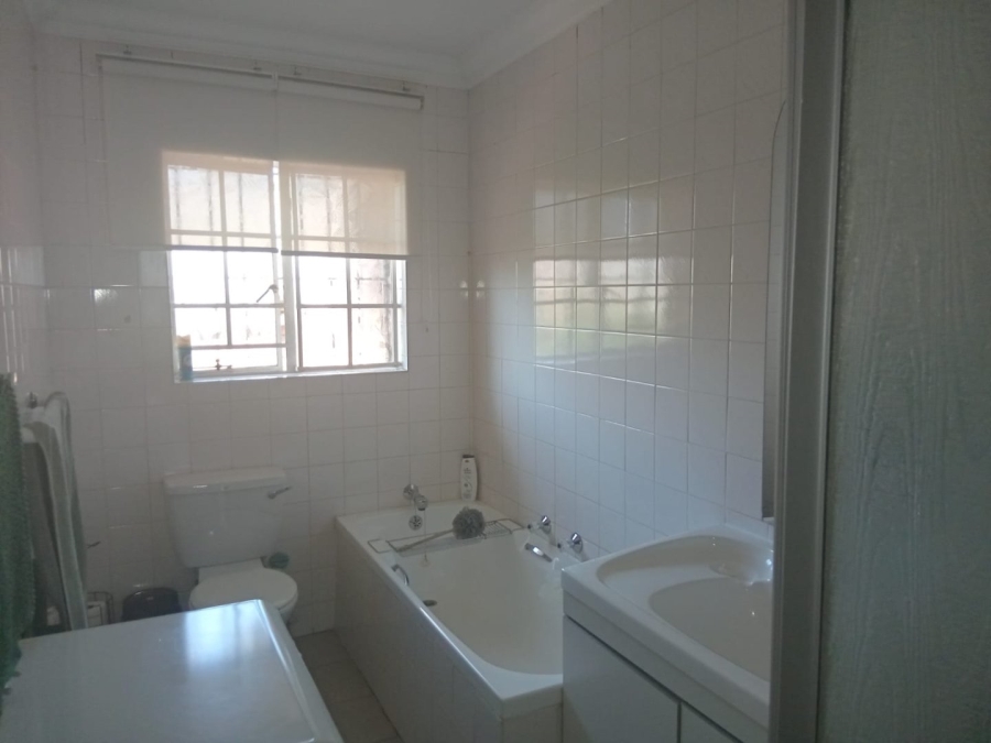 3 Bedroom Property for Sale in Noordheuwel Gauteng