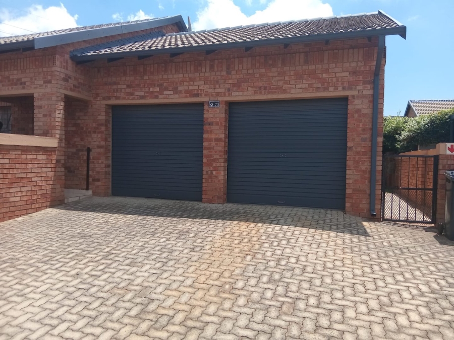 2 Bedroom Property for Sale in Noordheuwel Gauteng