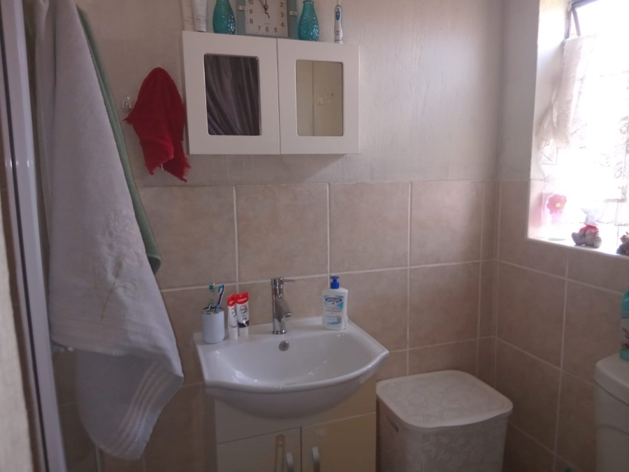 2 Bedroom Property for Sale in Noordheuwel Gauteng