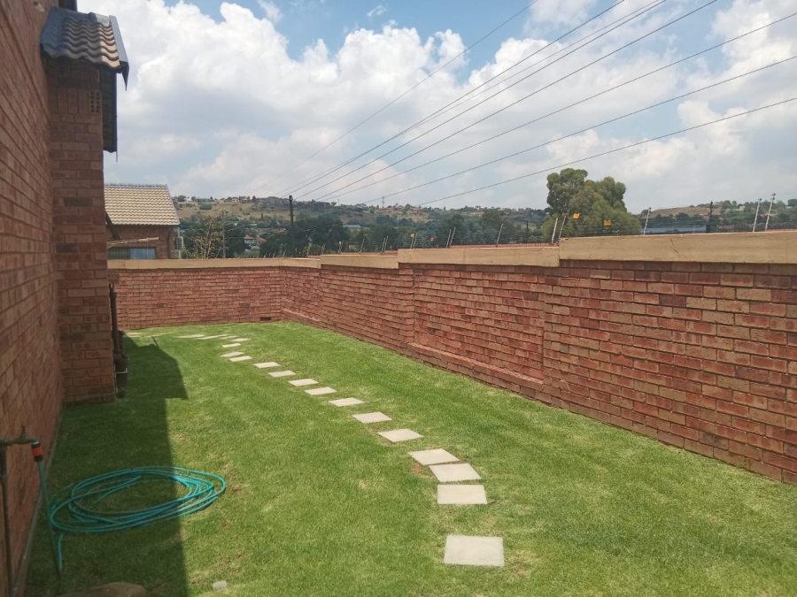 2 Bedroom Property for Sale in Noordheuwel Gauteng