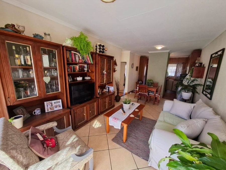 2 Bedroom Property for Sale in Ravenswood Gauteng