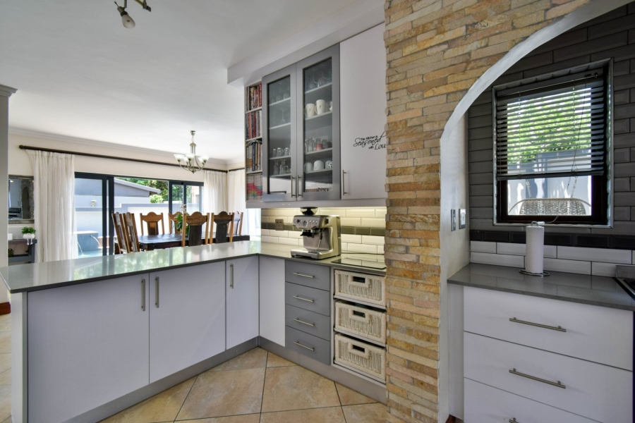 5 Bedroom Property for Sale in Olympus AH Gauteng