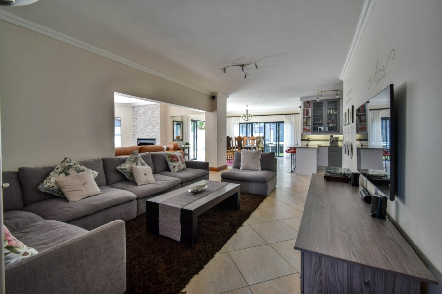 5 Bedroom Property for Sale in Olympus AH Gauteng