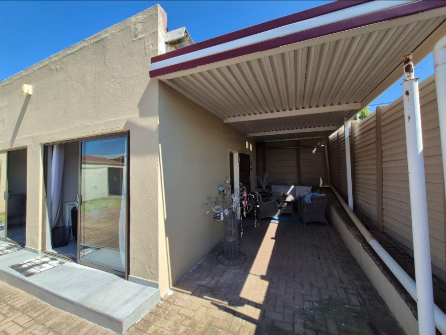 3 Bedroom Property for Sale in Wannenburghoogte Gauteng