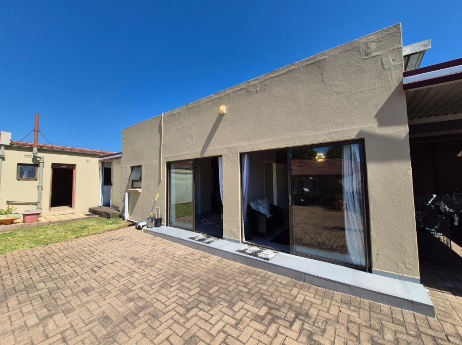 3 Bedroom Property for Sale in Wannenburghoogte Gauteng