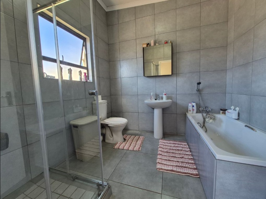 3 Bedroom Property for Sale in Wannenburghoogte Gauteng