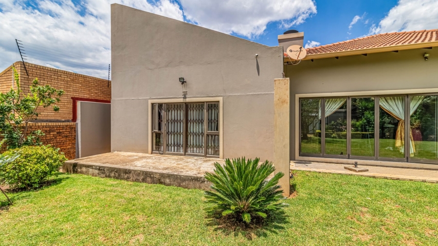 5 Bedroom Property for Sale in South Kensington Gauteng