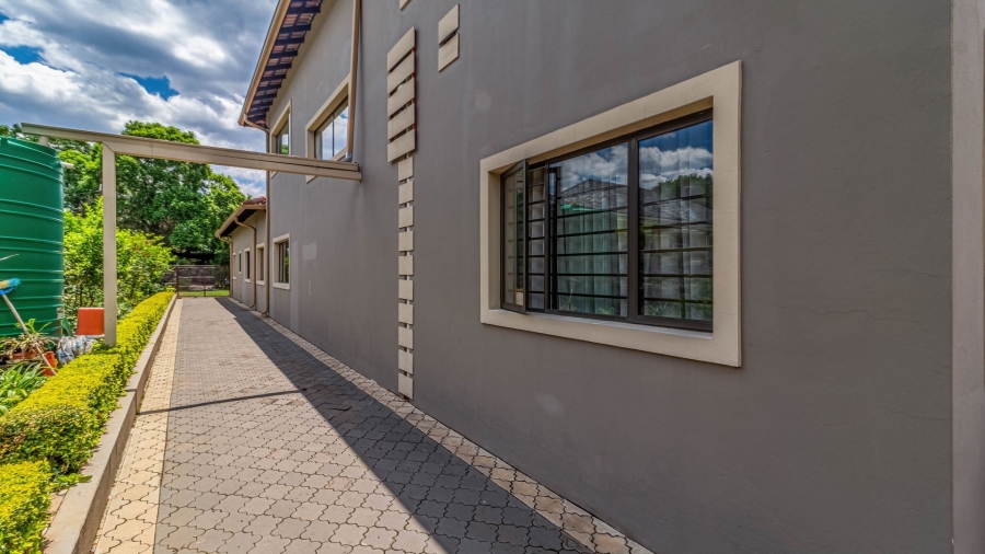 5 Bedroom Property for Sale in South Kensington Gauteng