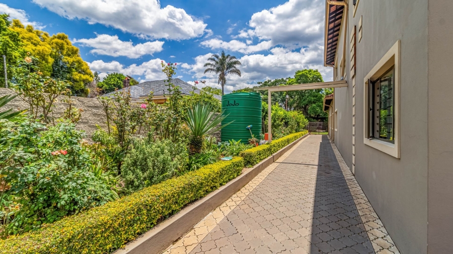 5 Bedroom Property for Sale in South Kensington Gauteng