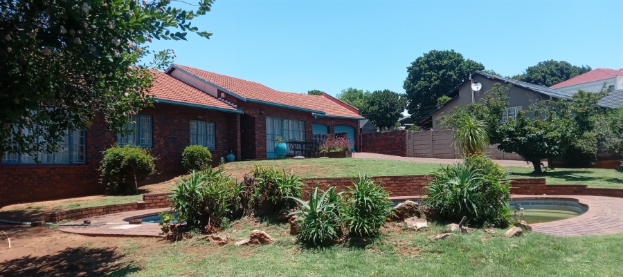 4 Bedroom Property for Sale in Ridgeway Gauteng