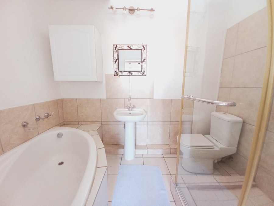 3 Bedroom Property for Sale in Sunnyrock Gauteng