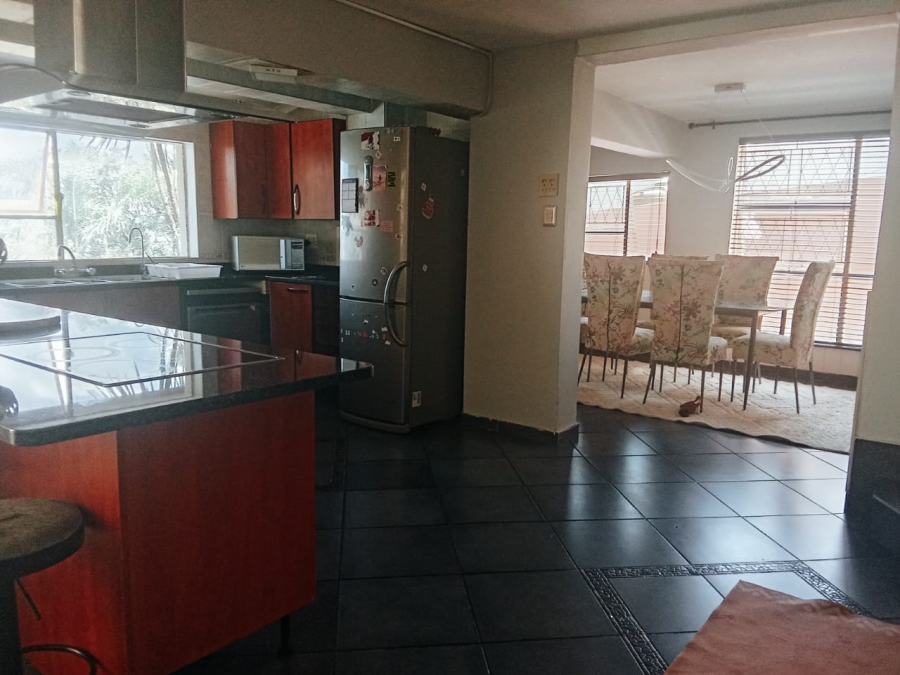 4 Bedroom Property for Sale in Oakdene Gauteng