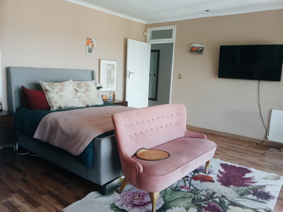 4 Bedroom Property for Sale in Oakdene Gauteng