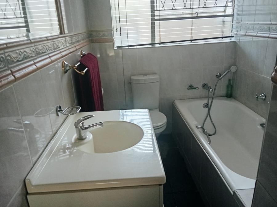 4 Bedroom Property for Sale in Oakdene Gauteng