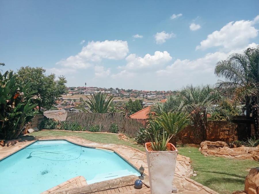 4 Bedroom Property for Sale in Oakdene Gauteng