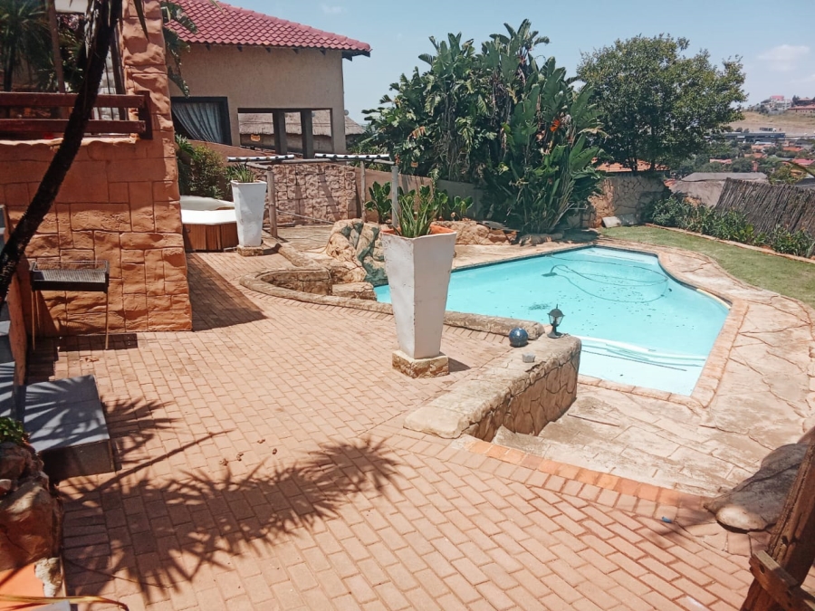 4 Bedroom Property for Sale in Oakdene Gauteng