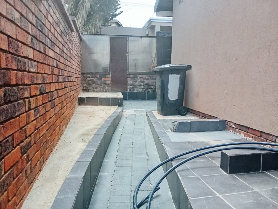 4 Bedroom Property for Sale in Oakdene Gauteng