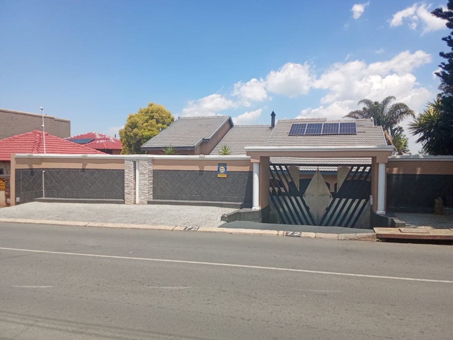 4 Bedroom Property for Sale in Oakdene Gauteng