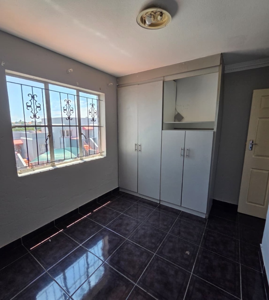 To Let 2 Bedroom Property for Rent in Ridgeway Gauteng