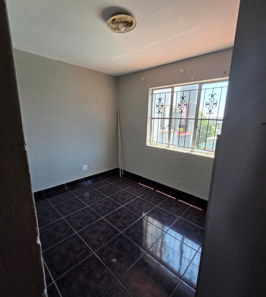To Let 2 Bedroom Property for Rent in Ridgeway Gauteng