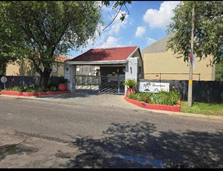 2 Bedroom Property for Sale in Verwoerdpark Gauteng