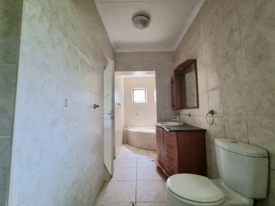 To Let 4 Bedroom Property for Rent in Saxonwold Gauteng