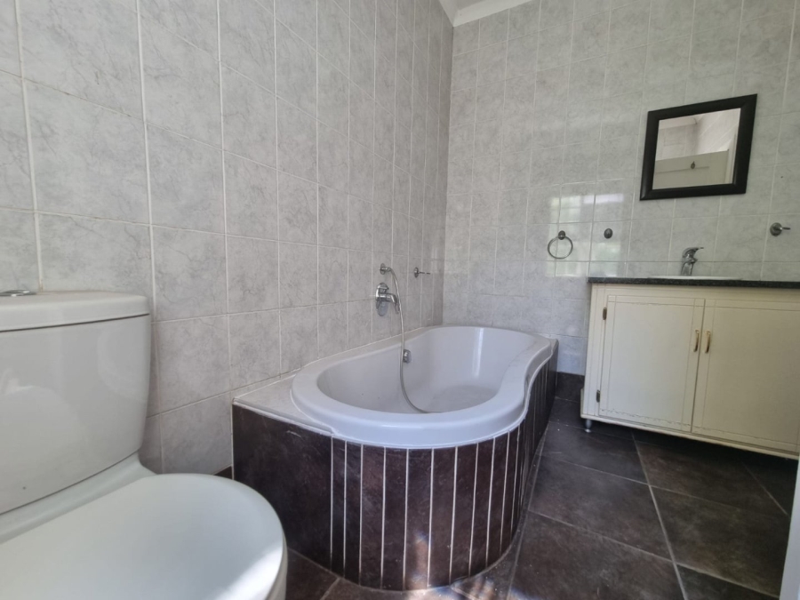To Let 4 Bedroom Property for Rent in Saxonwold Gauteng