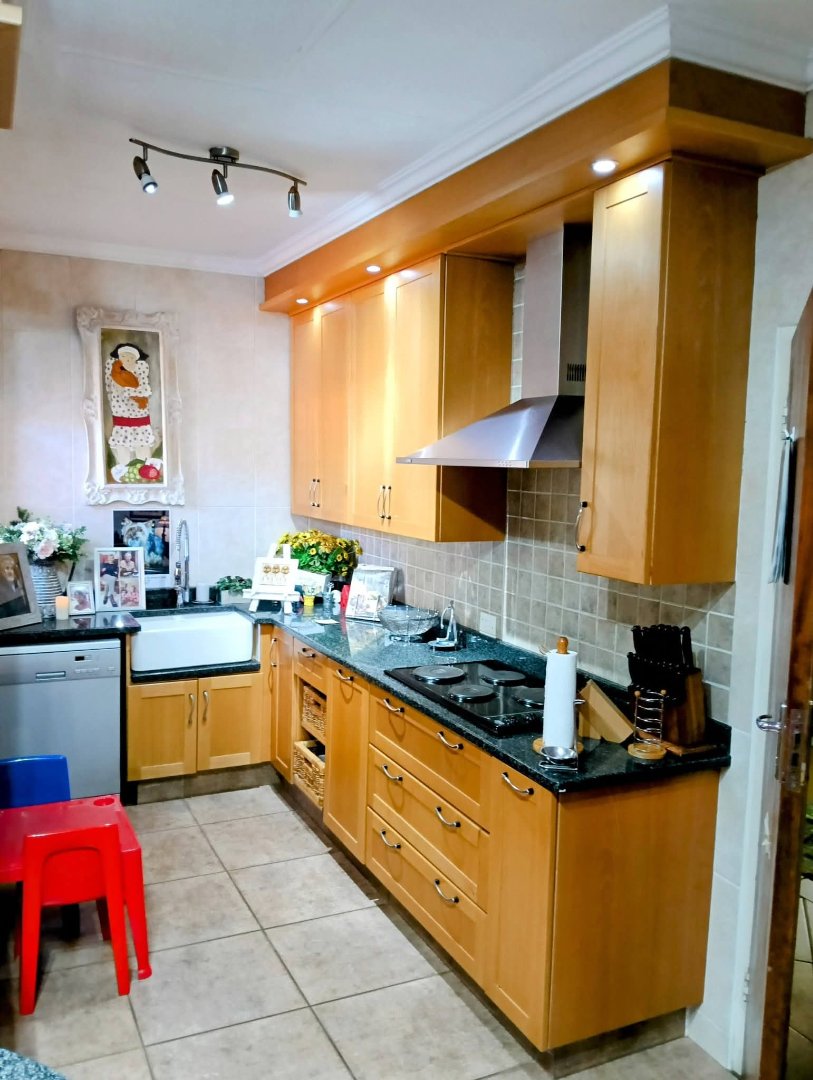  Bedroom Property for Sale in Eldoraigne Gauteng