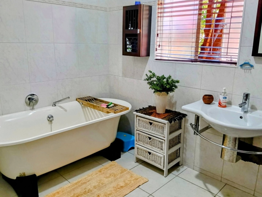 Bedroom Property for Sale in Eldoraigne Gauteng
