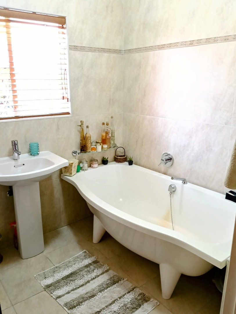  Bedroom Property for Sale in Eldoraigne Gauteng