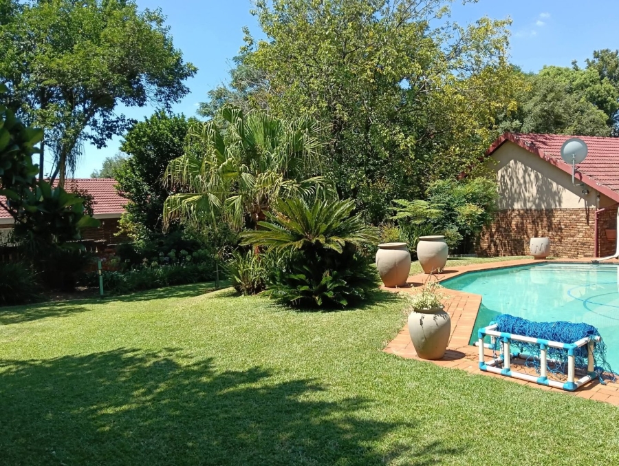  Bedroom Property for Sale in Eldoraigne Gauteng