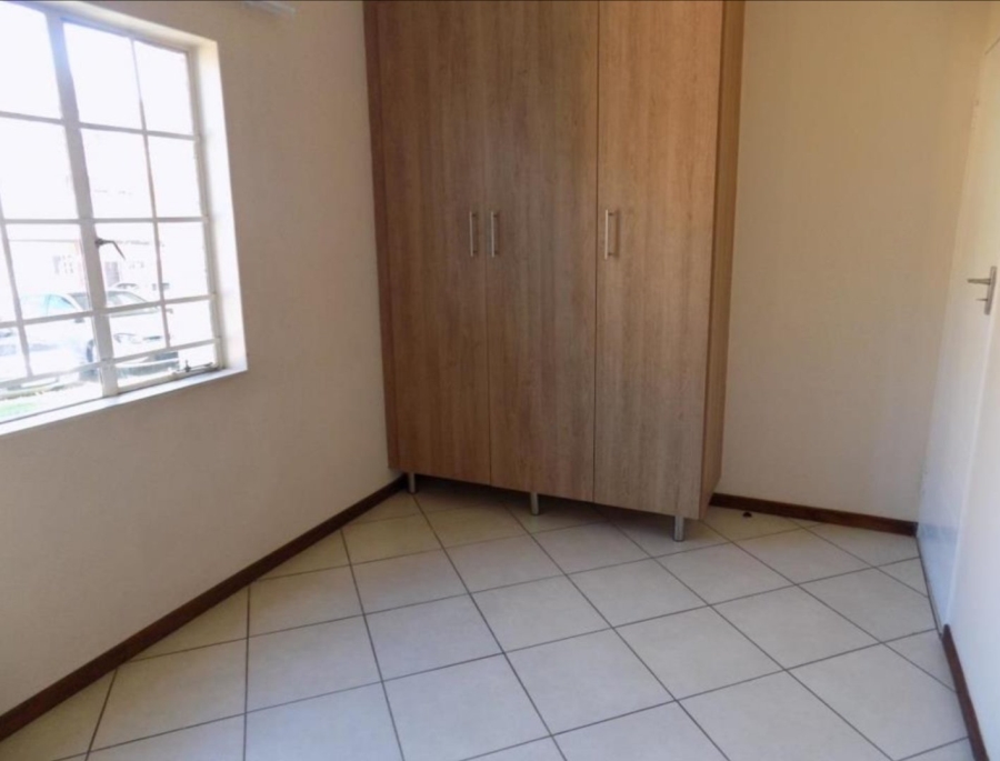 2 Bedroom Property for Sale in Stone Ridge Gauteng