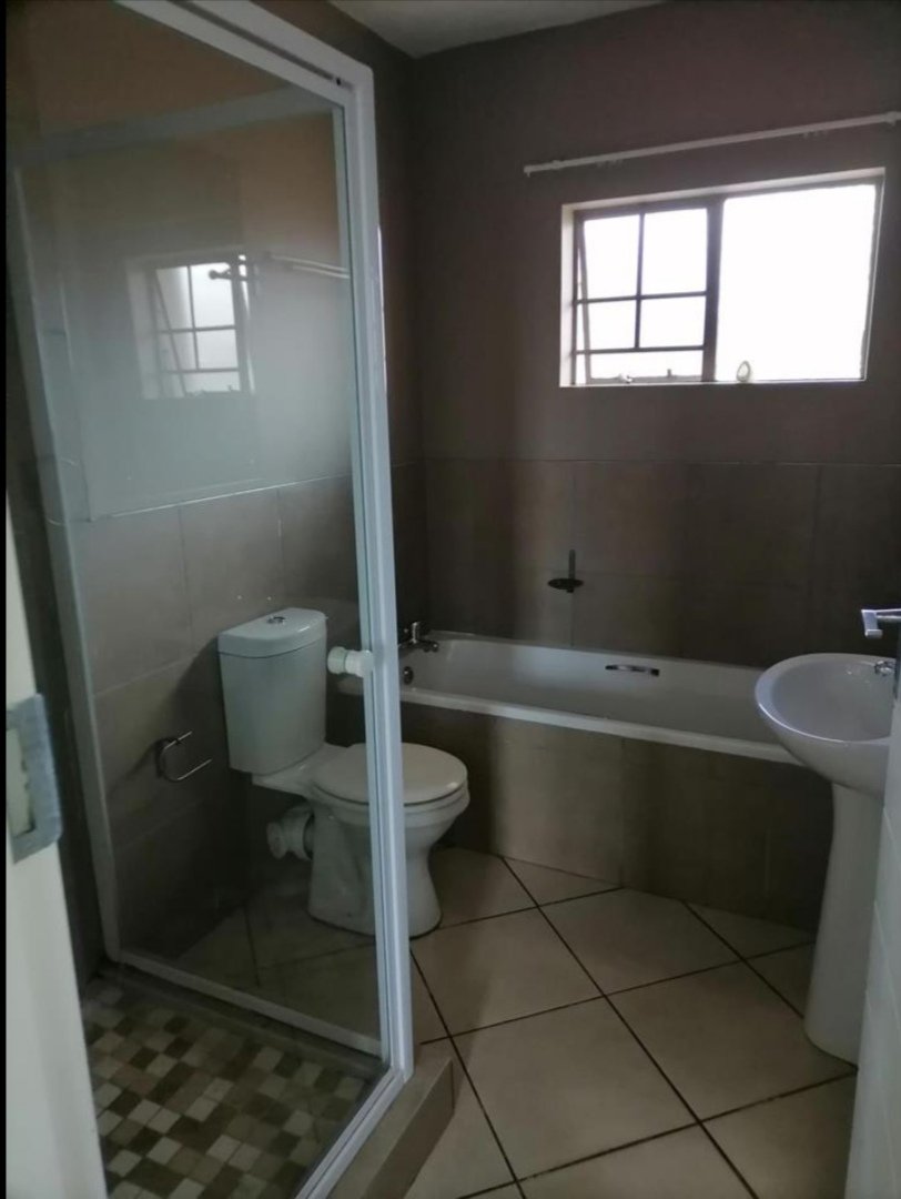 2 Bedroom Property for Sale in Stone Ridge Gauteng