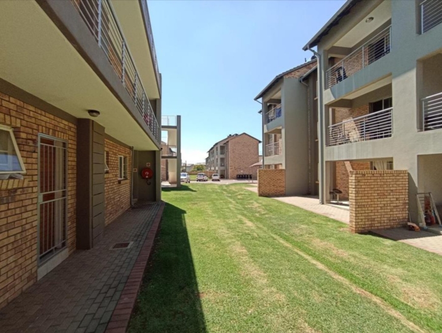 2 Bedroom Property for Sale in Stone Ridge Gauteng