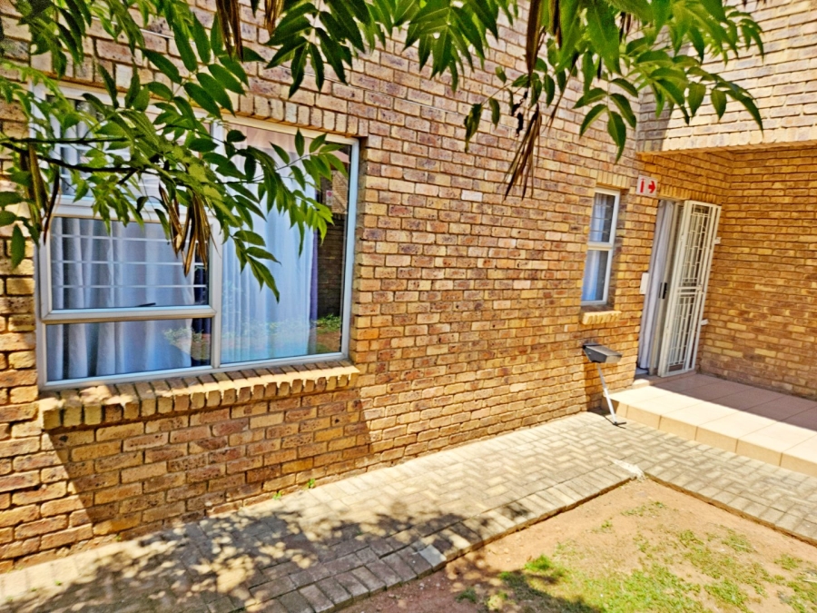 2 Bedroom Property for Sale in Birchleigh Gauteng