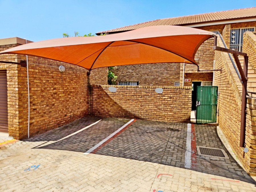 2 Bedroom Property for Sale in Birchleigh Gauteng